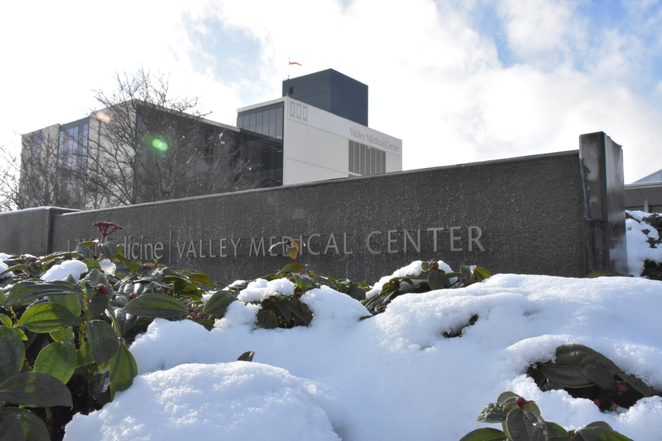 main_entrance_sign_snow_winter2017_web
